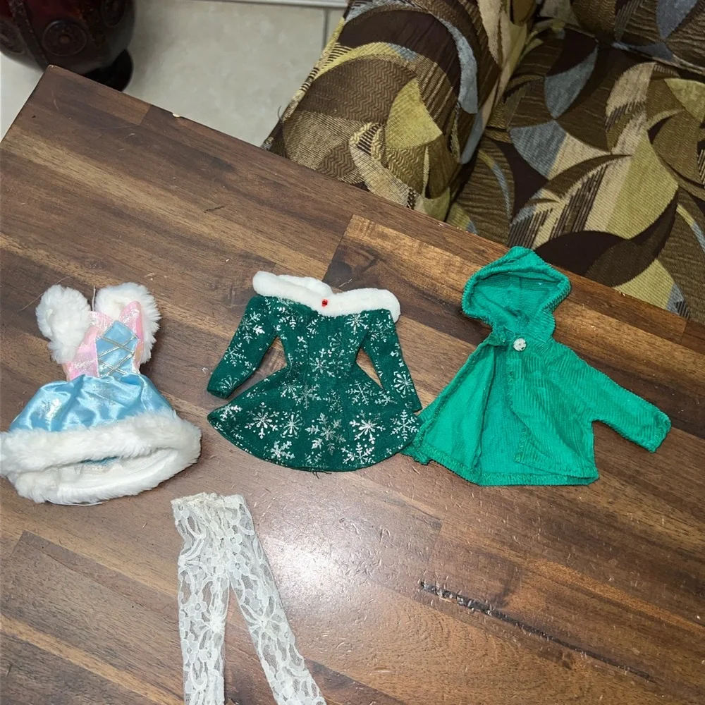 Mattel Skating Star Barbie‎ 1995 Special Edition and Holiday Green Season Dress